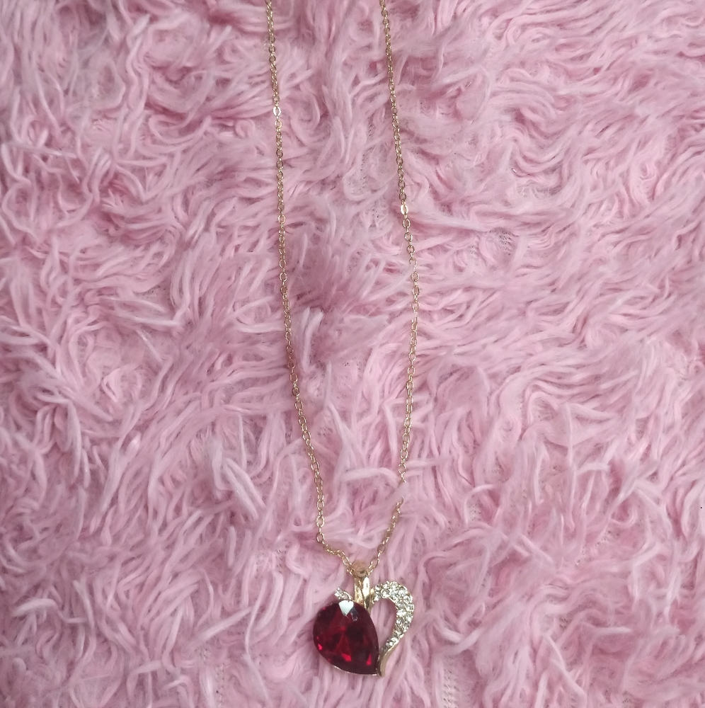 Heart/apple necklace